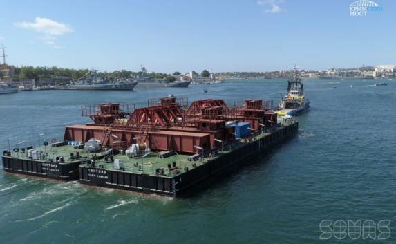 Плавопору для перевозки арочных пролётов Крымского моста доставили в Керчь 